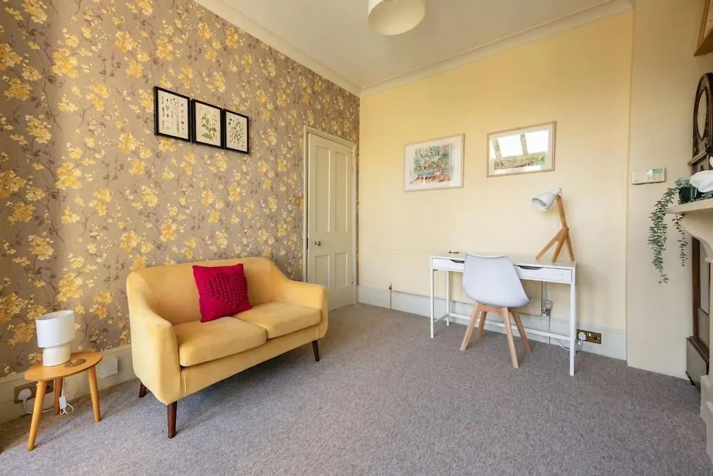 5 Bed Central Period Townhouse Cambridge  Apartment