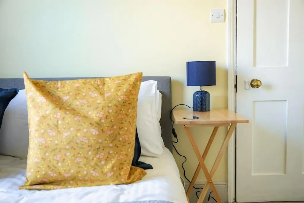 5 Bed Central Period Townhouse Cambridge  Apartment