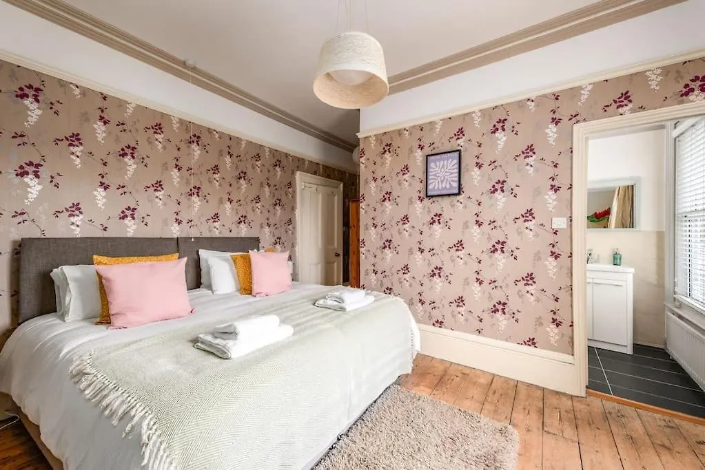 5 Bed Central Period Townhouse Cambridge  United Kingdom