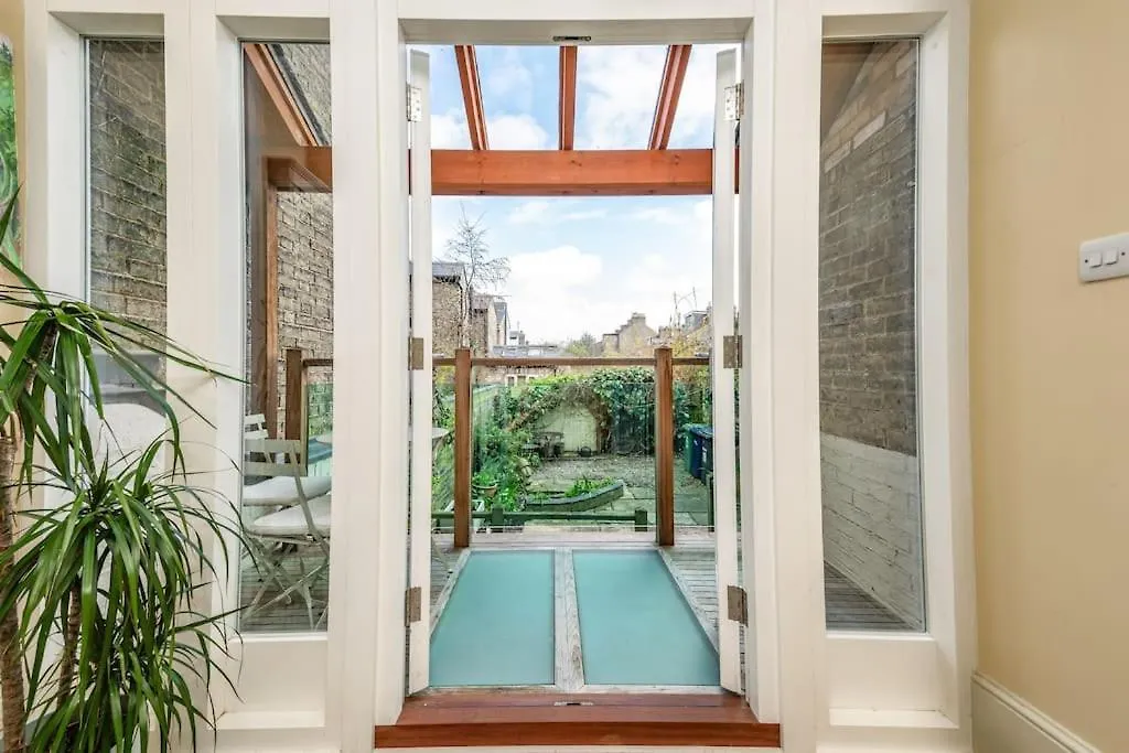 5 Bed Central Period Townhouse Cambridge 0*,